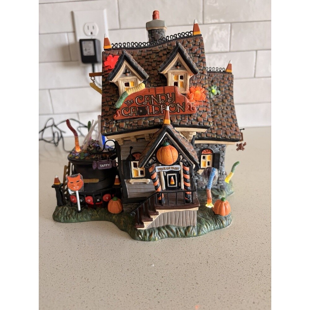DEPT 56 Halloween THE CANDY CAULDRON! Perfect, Complete with 5 worms and 2 signs